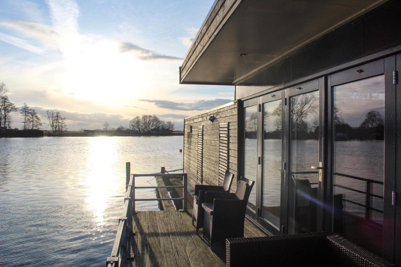 Luxe woonboot unieke locatie Friesland Âlde Feanen Villa De Veenhoop Buitenkant foto